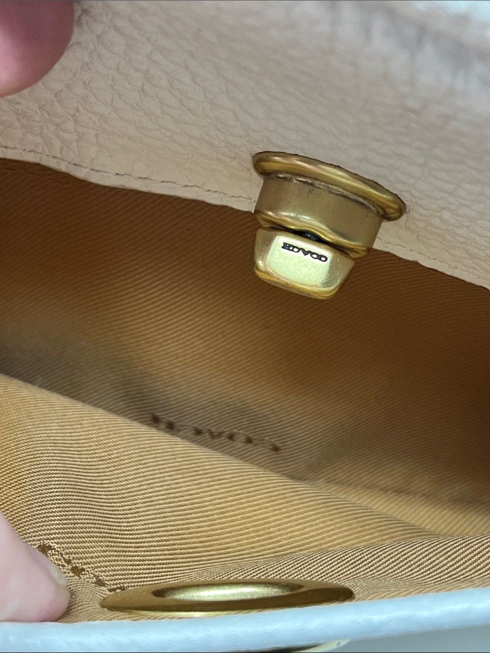 COACH CAMERA BAG PEBBLED LEATHER IN CHALK COLOR BRASS TURN LOCK CROSSBODY - Picture 11 of 16